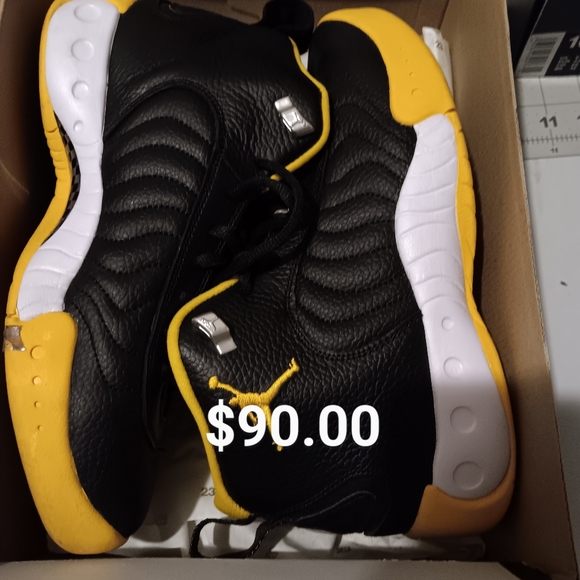 Sneakers for men I can't wear them  they are too big for me - Picture 2 of 4